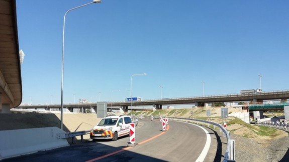 Vodiči musiela rátať počas nedele s dopravnými obmedzeniami