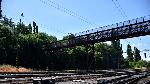 Táto lávka ponad železničnú trať pri Palme bude už čoskoro minulosťou a čo bude potom?