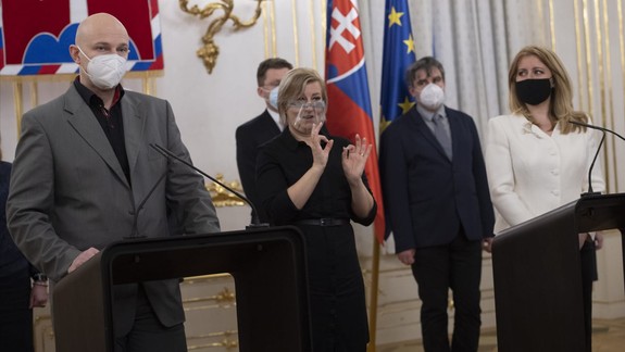 Virológ Klempa: Juhoafrický variant nového koronavírusu môže byť na Slovensku