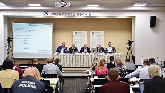 Bajan sa postavil proti poslancom. Uznesenie o budove bývalej škôlky nepodpísal