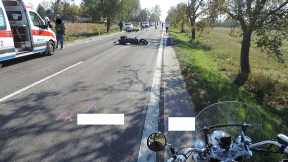 Zrážka dvoch motocyklistov: Vodič s 11-ročným spolujazdcom nedal prednosť druhej motorke