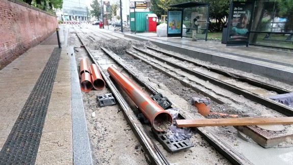 FOTO: Americké námestie je už rozkopané, začali s rekonštrukciou nedávno opravenej trate