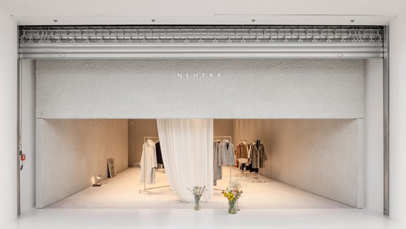 NEHERA PREDSTAVUJE NOVÚ LETNÚ KOLEKCIU – PRVÝKRÁT AJ S MUŽSKOU LÍNIOU