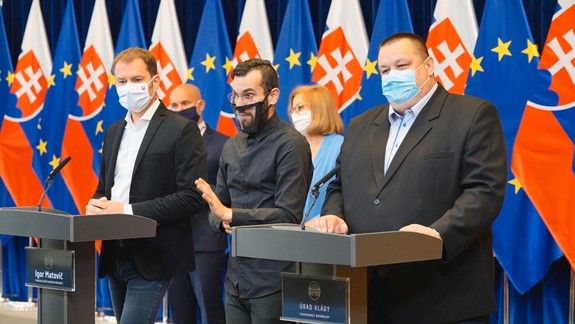 Konzílium: Podľa infektológa ide na Jadrane o druhú vlnu, Česko a Chorvátsko možno vyškrtnú zo zoznamu bezpečných krajín