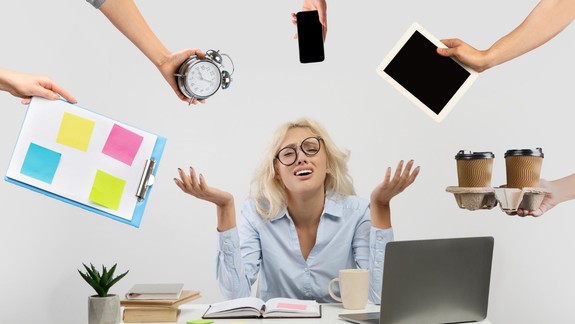 Neefektívne procesy kradnú 30% pracovného času? Tu je trio, ktoré vám ho vráti