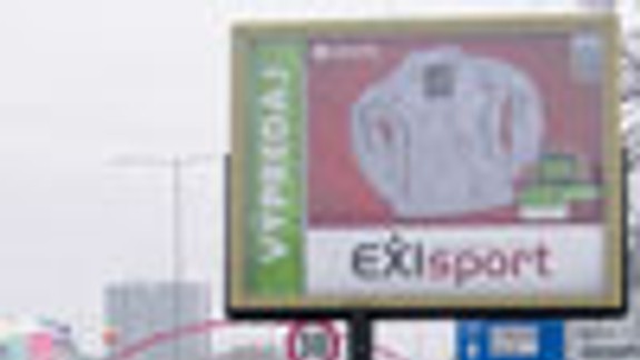 Reklama bráni vo výhľade na dopravné značky