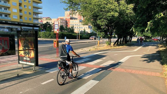 S budovaním cyklotrás je v Petržalke problém. Zisťovali sme prečo