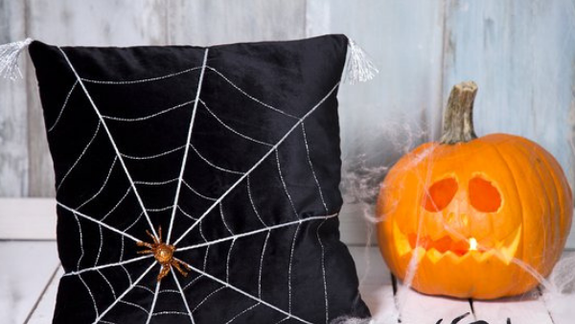 Bratislavské nákupné centrum ovládli pavúky