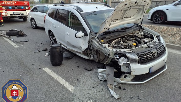 Nehoda: Na Prístavnej sa zrazili tri autá