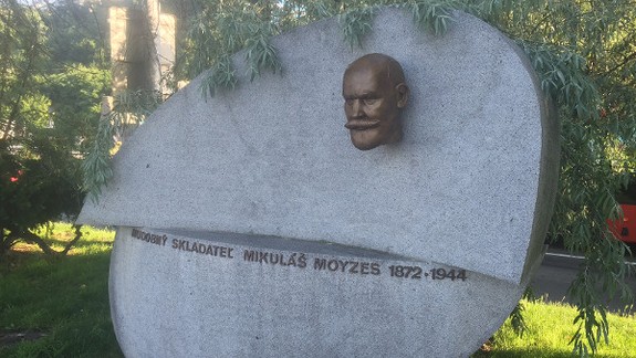 Ukradnutú bustu vrátili na pomník