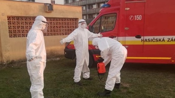 VIDEO: Takto sa hasiči pripravujú na odoberanie vzoriek možných nositeľov koronavírusu
