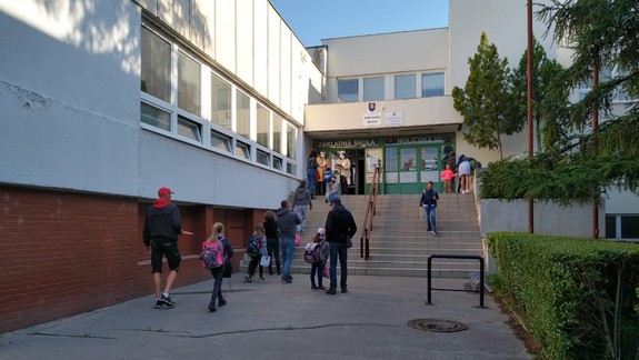 Žiaci 2. stupňa ZŠ a stredoškoláci sa musia preukázať negatívnym testom
