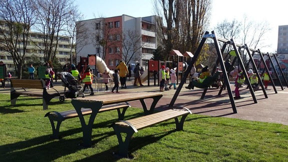 Na jednotky i trojky: Karlova Ves skontrolovala a oznámkovala svoje detské ihriská