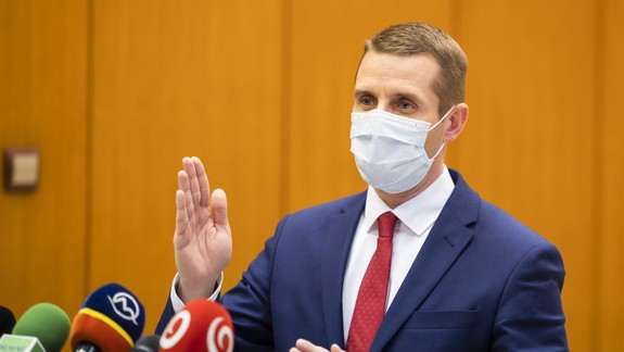 Štátny tajomník Klus: Krízový štáb dnes rozhodne o domácej karanténe a ďalších výnimkách