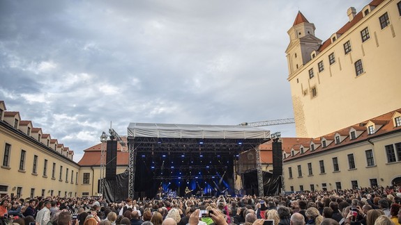 FOTO a VIDEO: Sting a Shaggy roztancovali dav na Bratislavskom hrade - kam sa obe hviezdy odišli zabávať po koncerte?