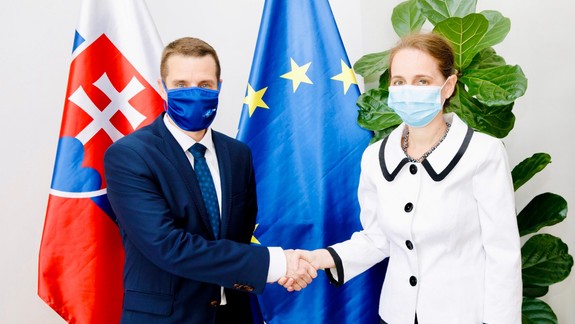 M. Klus si vie skôr predstaviť nosenie rúšok na verejnosti ako e-karanténu