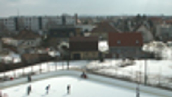  Ľadová plocha vo Vajnoroch je stále otvorená