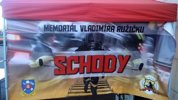 FOTO: Hasiči si to v rámci Memoriálu Vladimíra Ružičku rozdali v behu do schodov