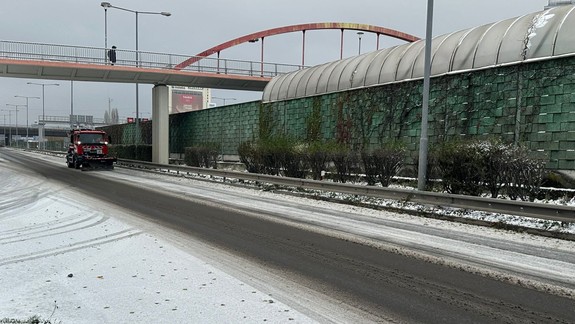 Vodiči, pozor: V celom Bratislavskom kraji sú cesty nižších tried zľadovatené