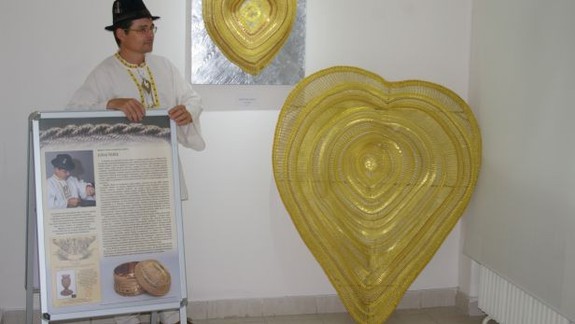 Diela hendikepovaných umelcov vystavujú v priestoroch pôšt