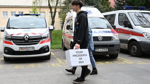 Voliči môžu zo závažných dôvodov požiadať o prenosnú volebnú schránku