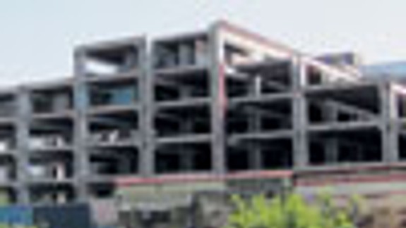 Osud Yosaria Plaza je nejasný, výstavbu zastavili