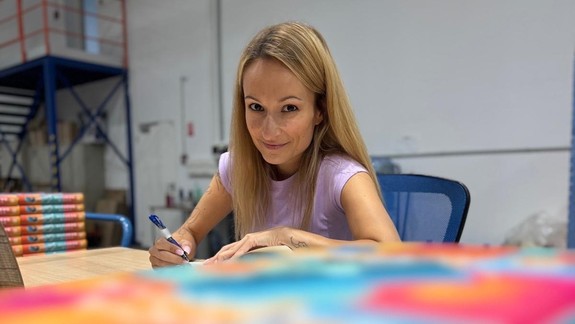 Je Šialená...a toto je divoká jazda plná podvodov, peňazí a bolesti!