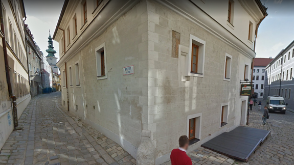 FOTO: Dve dievčatá posprejovali túto historickú budovu v centre