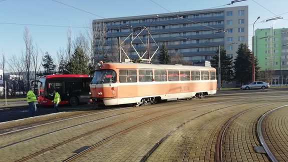 Zastavili sa práce na električkovej radiále v Dúbravke?
