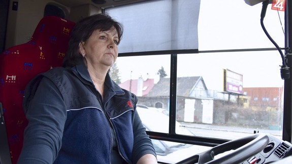 Nežné pohlavie vo verejnej doprave. Viete, ktoré ženy boli prvými vodičkami?