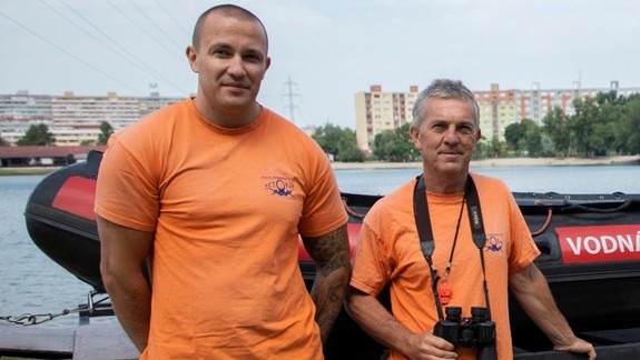 Petržalskí záchranári na Draždiaku majú plné ruky práce: Zachraňovali topiaceho sa, riešiť musia aj podnety na diaľku