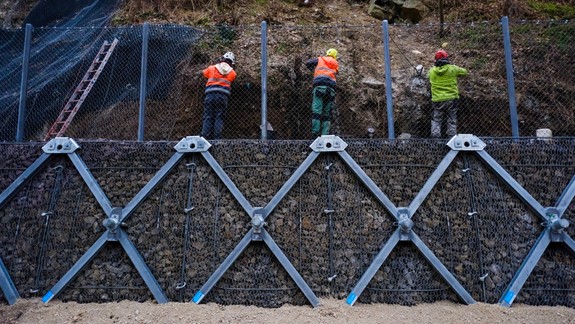 Práce na sanácii svahu na Devínskej ceste budú v stredu ukončené