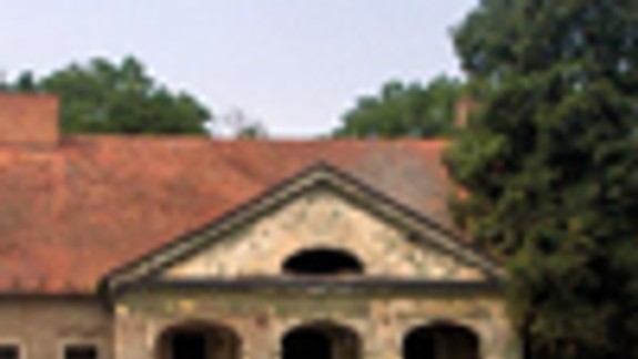 Pamiatkou je už okrem kaštieľa a sýpky aj park