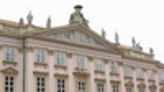 Poslanci schválili predaj lesíka na Krasovského