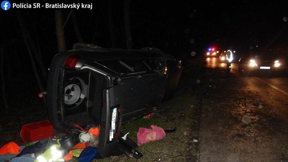 Opitý Bratislavčan prevrátil v Ivanke pri Dunaji auto a snažil sa pešo utiecť z miesta nehody...
