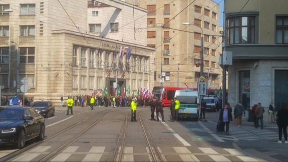 VIDEO: Najvyšší súd rozhoduje o rozpustení ĽSNS - priaznivci M. Kotlebu vyrazili protestovať do ulíc!