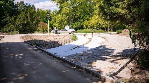 Revitalizácia historického parku pri kaštieli v Malinove finišuje. Čoskoro sa otvorí verejnosti