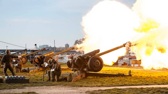 Vojaci si pripomenuli výročie vzniku SR slávnostnými salvami
