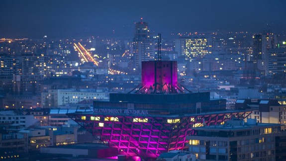 V ikonickej budove Slovenského rozhlasu vystavia obrazy Vincenta Hložníka z matičného národného pokladu