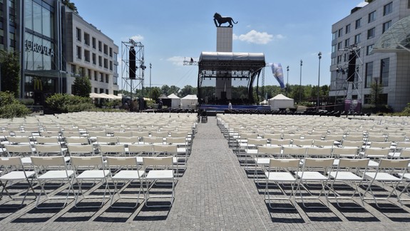 Tip na večer: SND uzavrie divadelnú sezónu Letným gala na námestí pod sochou Štefánika