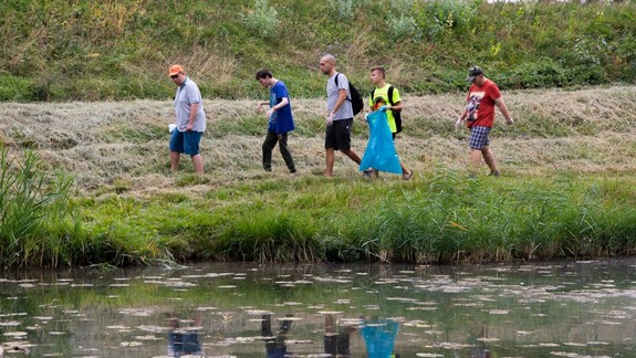 Chorvátske rameno je čistejšie. Dobrovoľníci vyzbierali 50 vriec smetí