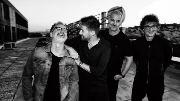 Hex vyráža na dva roky odkladané turné, naživo zahrá vo viacerých kluboch