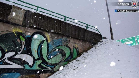 Policajti v akcii: Útroby mosta ukrývali nečakaný nález