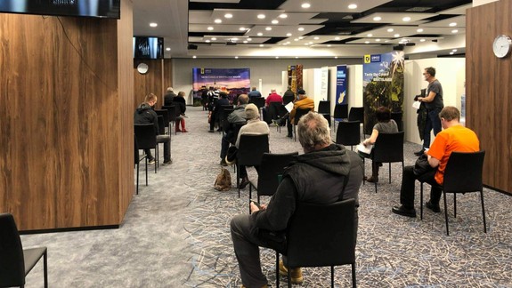 Na NFS zaočkovali počas víkendu 2900 ľudí bez pozvánky, bez registrácie vás zaočkujú aj dnes