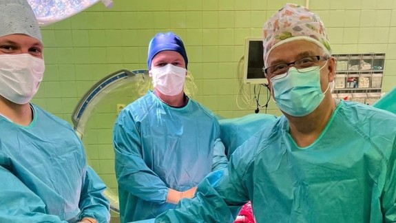 Lekári z NÚDCH ako jedni z prvých v Európe operovali nádor stehennej kosti unikátnou metódou
