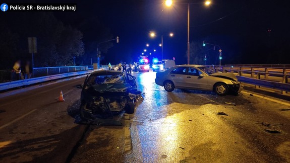 Tragická nehoda: Vodička (85) prešla do protismeru, zrážka s iným autom jej bola osudnou