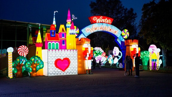 Ocitnete sa vo svete zázrakov a rozprávok: Na Slovensku prvýkrát otvorili najväčší svetelný park Winter Wonderland