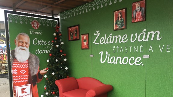 Zastávka prerobená na útulnú vianočnú obývačku: Nájdete ju na Trnavskom mýte