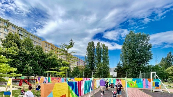 FOTO Ožilo farbami: Pozrite sa, ako detské hrisko Rumančekova prešlo farebnou premenou