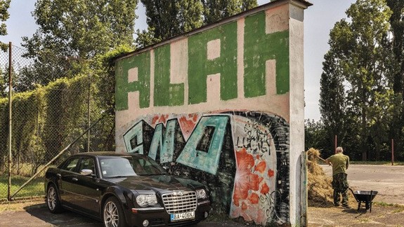 Výstava fotografa B. Németha je zamyslením nad extrémizmom a nefungujúcim systémom